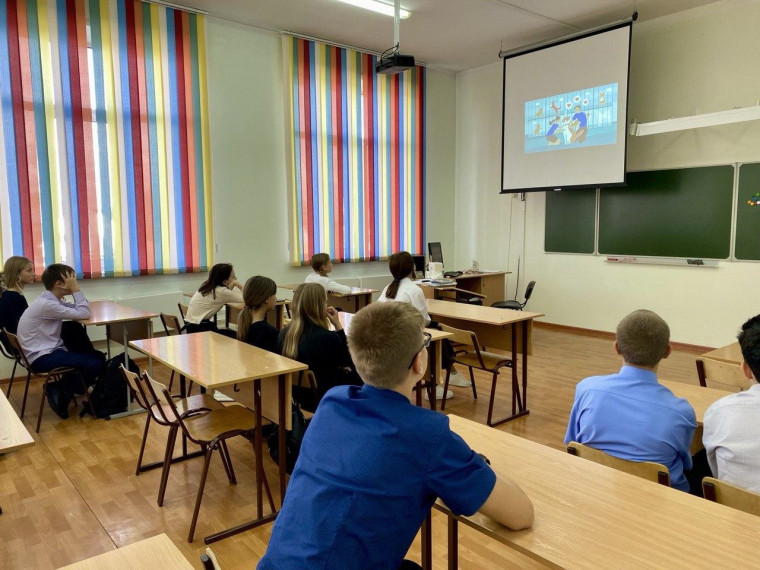 Урок по теме "Ценность семьи: истории и традиции" провела советник директора по воспитанию Юлия Пушечникова Налобихинской школы в ходе апробации школьной программы "Семьеведение"..