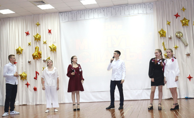 На "Минуте славы" Налобихинской школы юные артисты школьного театра покорили сердца трогательным спектаклем о выборе родителей.